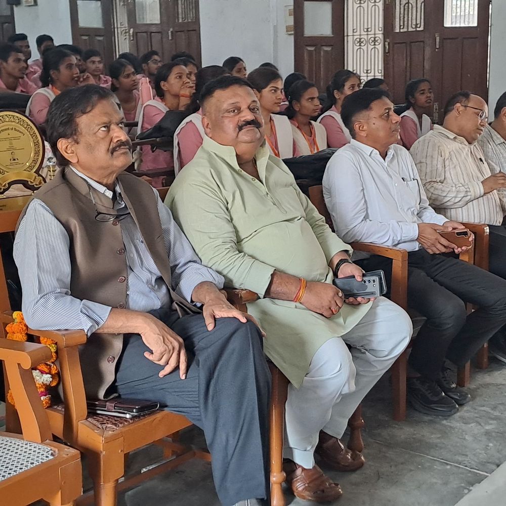 वनस्पति विज्ञान में करियर के अवसरों पर व्याख्यान:बलरामपुर में छात्रों को मिला भविष्य के लिए स्पष्ट मार्गदर्शन