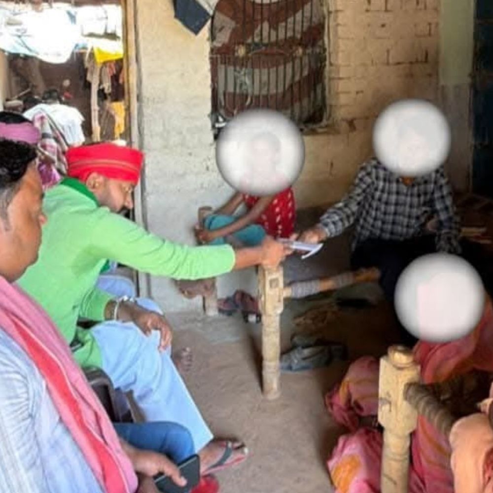 चित्रकूट सदर विधायक गैंगरेप पीड़िता के परिवार से मिले:आर्थिक मदद का आश्वासन दिया, बोले- रविवार तक गिरफ्तारी नहीं तो थाने का करेंगे घेराव