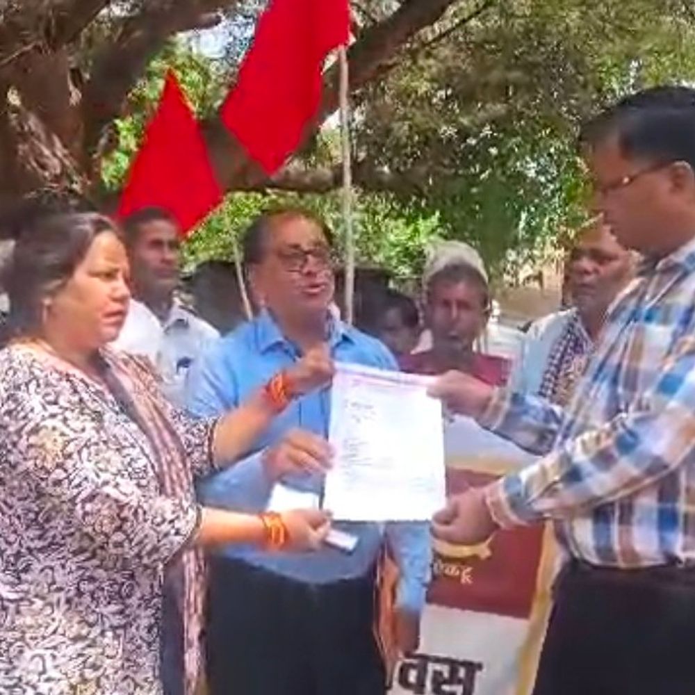 एक्टू ने नोएडा मजदूरों के दमन पर विरोध जताया:रायबरेली में सिटी मजिस्ट्रेट को ज्ञापन सौंपा गया