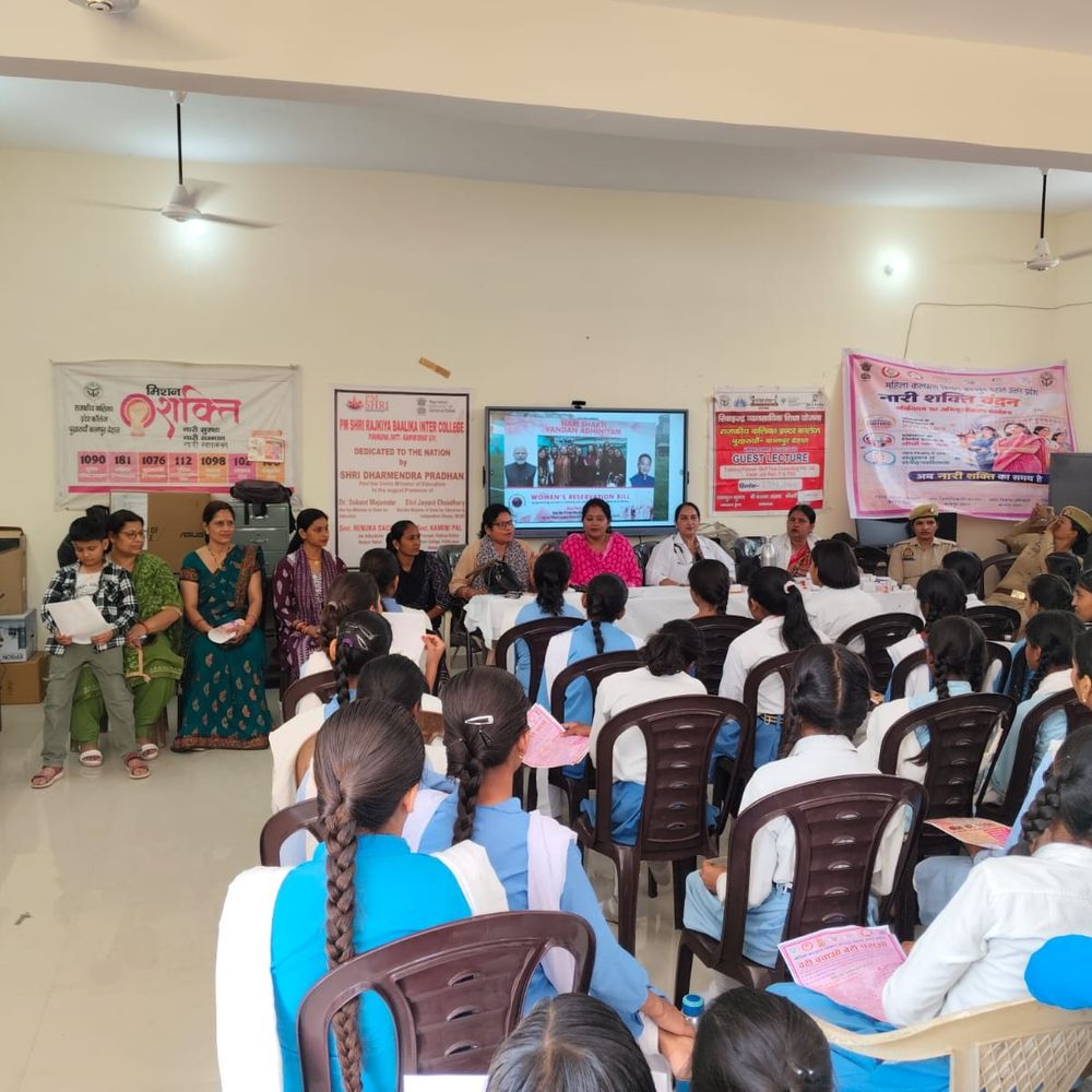 नारी शक्ति वंदन अधिनियम पर छात्राओं को किया जागरूक:लोकसभा-विधानसभा में 33% आरक्षण, बाल विवाह रोकथाम का दिया संदेश