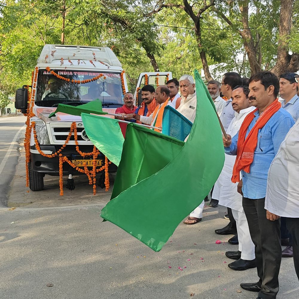 जालौन से सोमनाथ स्वाभिमान पर्व यात्रा शुरू:10 श्रद्धालुओं का चयन, हरी झंडी दिखाकर रवाना किया गया