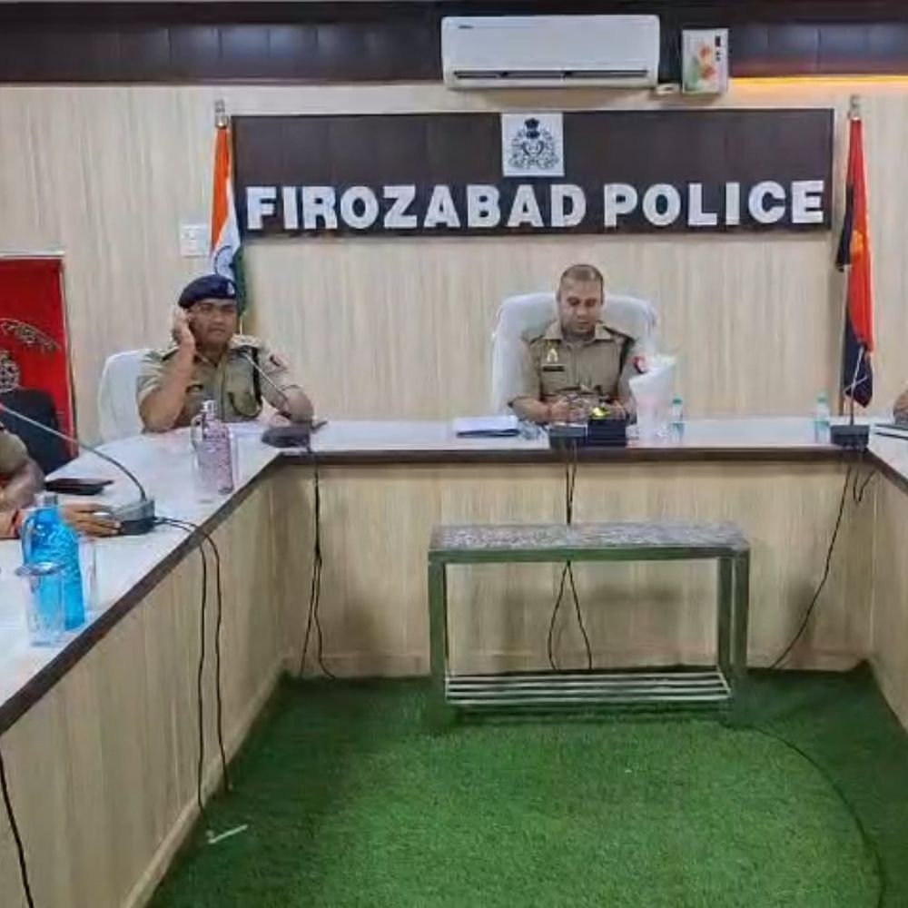 फिरोजाबाद में स्कूल छुट्टी पर जाम से निपटने की तैयारी:पुलिस लाइन में हुई बैठक, स्कूल संचालकों और व्यापारियों ने दिए सुझाव