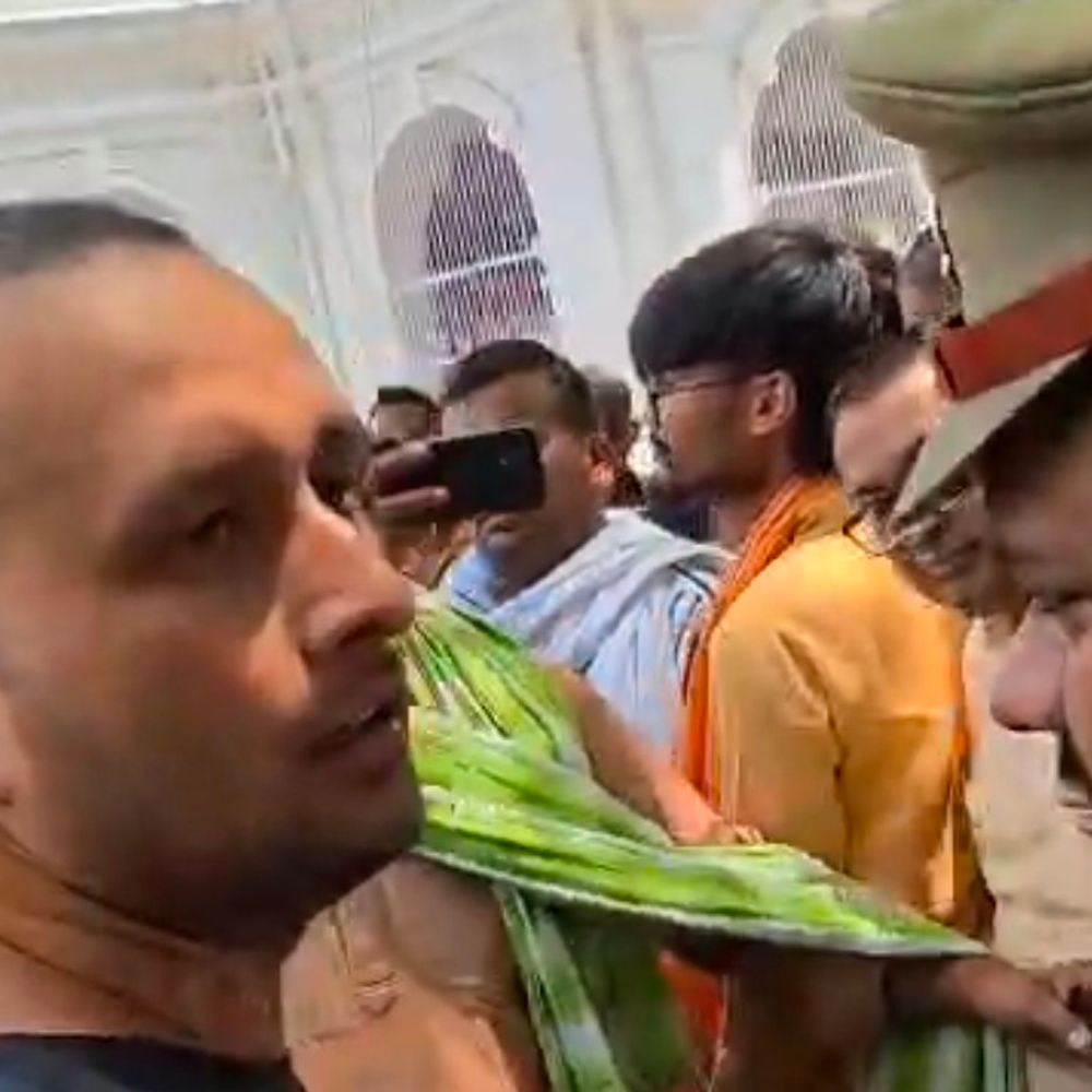 शिवांशु राय ने बलिया कलेक्ट्रेट में आत्मदाह का प्रयास किया:पुलिस ने गिरफ्तार कर जेल भेजा, अधिवक्ता ने उठाए सवाल