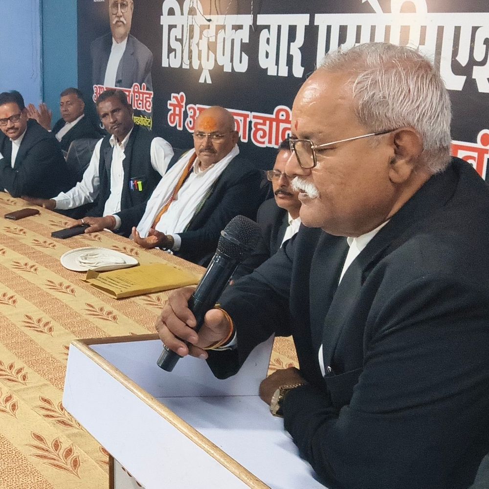 मिर्जापुर में वकील से दुर्व्यवहार के मामले में हुई बैठक:प्रयागराज अधिवक्ता संघ ने दिया पूर्ण समर्थन, कार्रवाई की निंदा