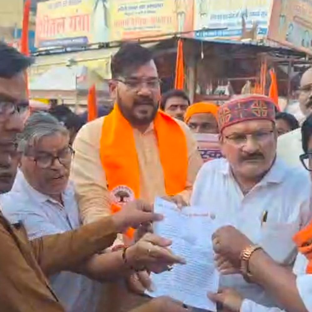 धर्मांतरण के विरोध में विहिप-बजरंग दल का प्रदर्शन:रायबरेली में राष्ट्रपति को संबोधित ज्ञापन सौंपा, जिहादी ताकतों का पुतला फूंका