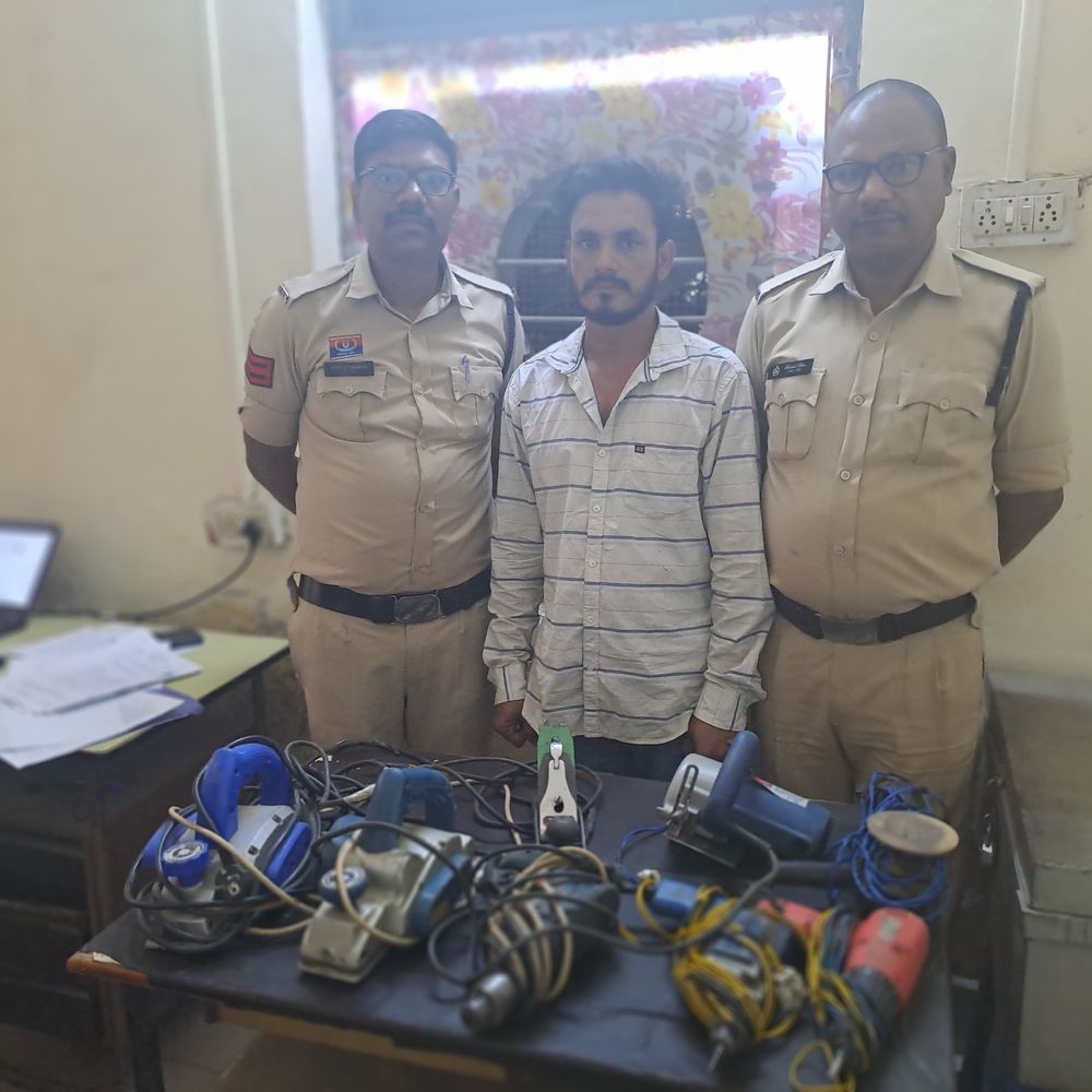 फर्नीचर दुकान में चोरी, पड़ोसी मोबाइल दुकान मालिक गिरफ्तार:  कोरबा में आरोपी ने वारदात के बाद खुद ही घटनास्थल का दौरा किया – Korba News