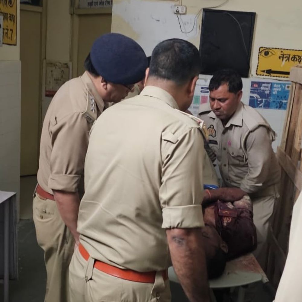 सुल्तानपुर में होमगार्ड की सड़क हादसे में मौत:ड्यूटी से लौटते समय बाइक ट्रैक्टर-ट्रॉली से टकराई, गले में रॉड लगने से गई जान