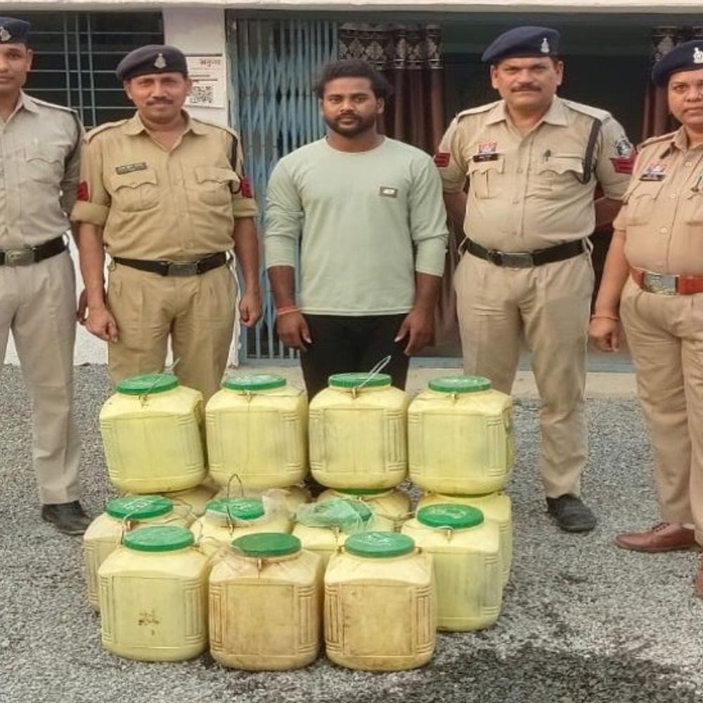 जांजगीर-चांपा में अवैध शराब पर कार्रवाई:  पुलिस ने 4 आरोपियों को गिरफ्तार कर 239 लीटर महुआ शराब जब्त की – janjgir champa News