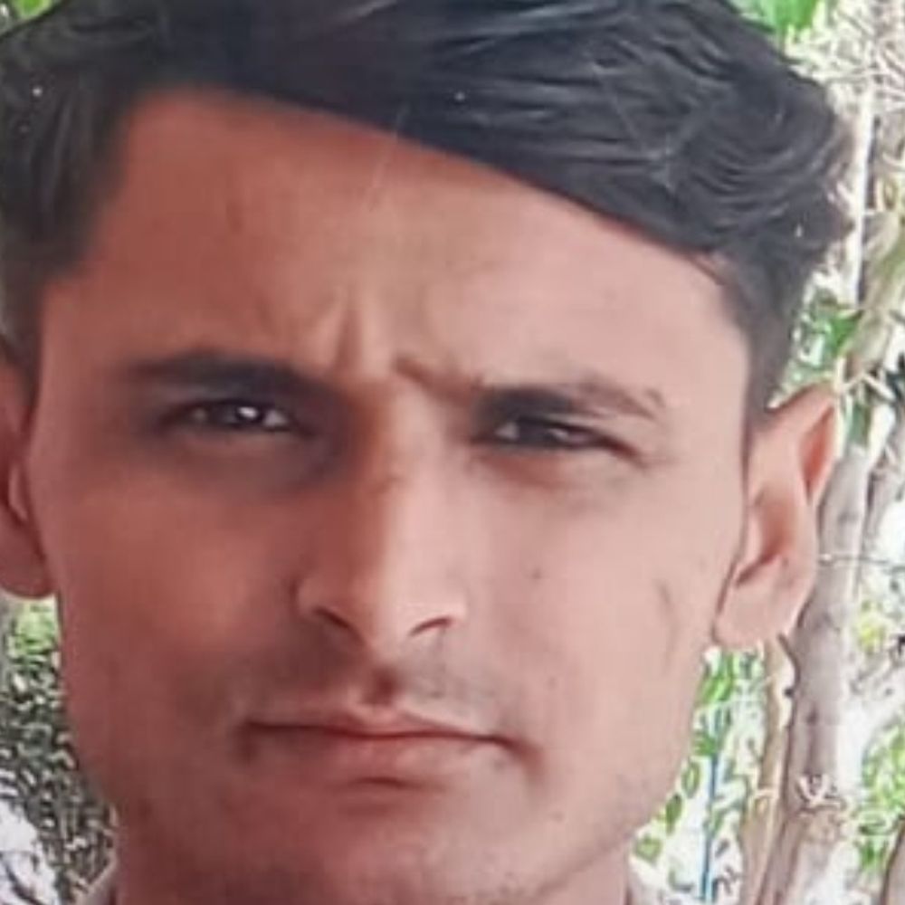 हाथरस में सड़क हादसे में बाइक सवार युवक की मौत:कोल्ड स्टोरेज के सामने कार ने मारी टक्कर, पुलिस ने शव पोस्टमार्टम को भेजा