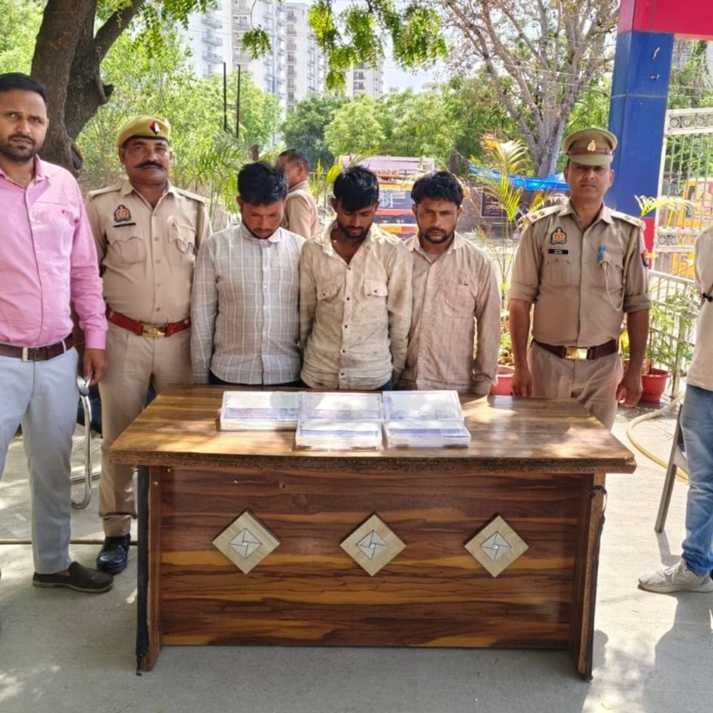श्रद्धालुओं को निशाना बनाने वाला टप्पेबाज गिरोह का भंडाफोड़:मथुरा में 3 शातिर गिरफ्तार, सोना-नकदी बरामद; कई वारदातों का खुलासा