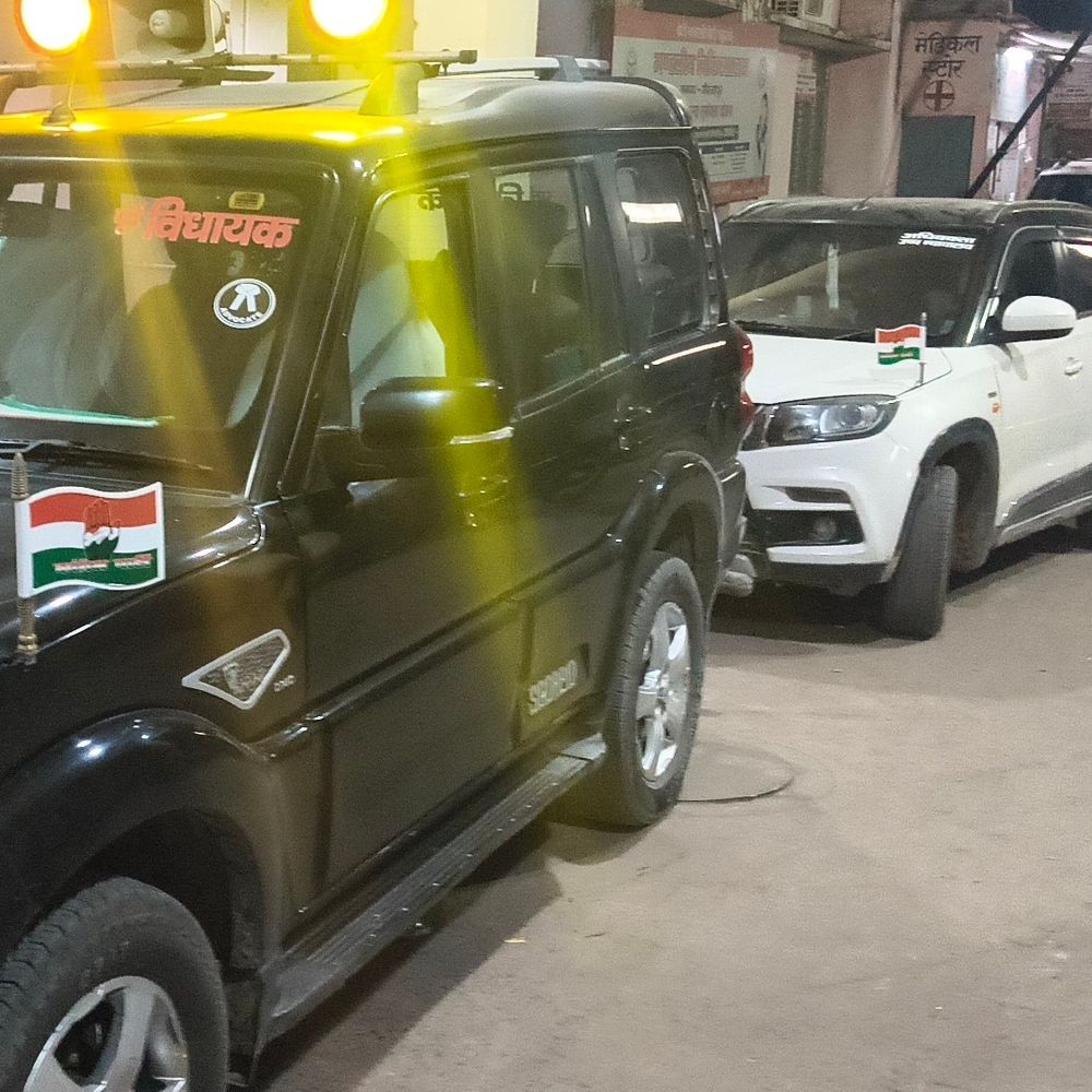 अधिवक्ता से अभद्र व्यवहार पर विवाद:मिर्जापुर बार एसोसिएशन ने आज बुलाई आपात बैठक, बनेगी आगे की रणनीति