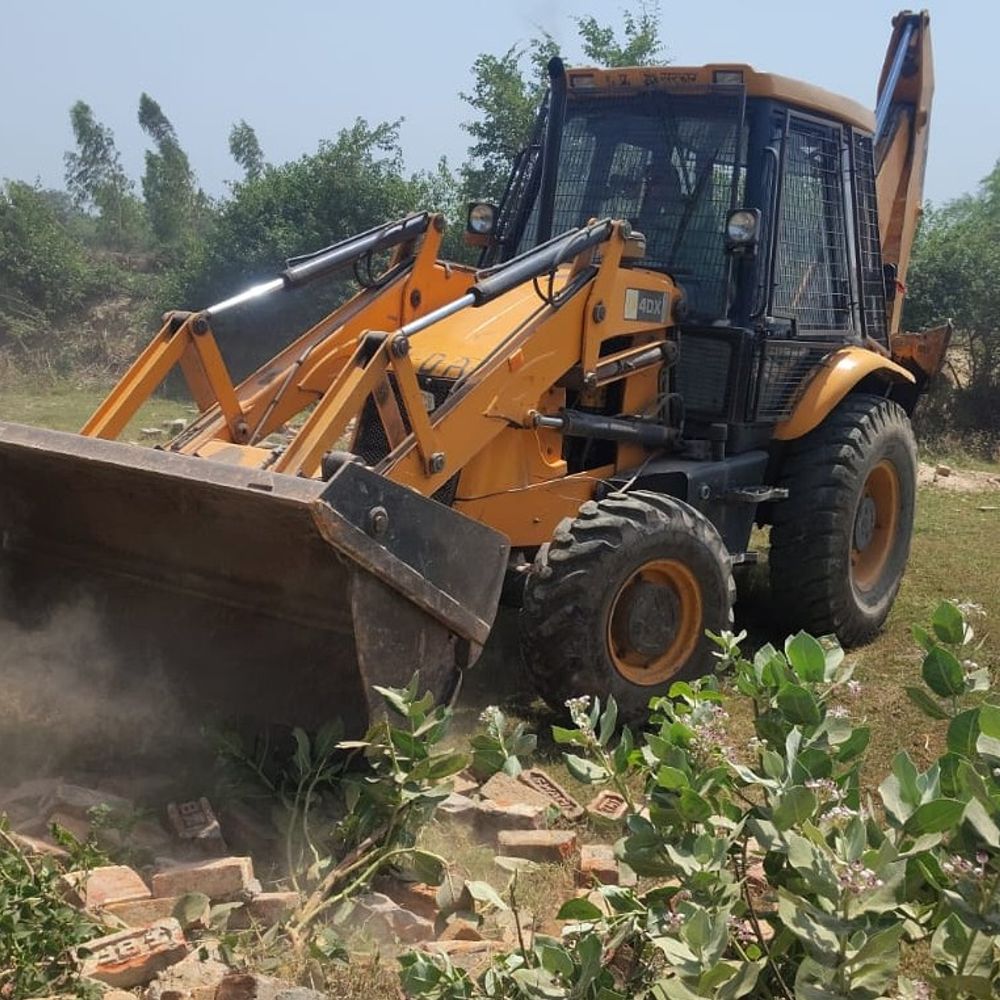 लखनऊ में चला LDA का बुलडोजर:नैमिष नगर में 50 बीघा , काकोरी में 30 बीघा अवैध प्लाटिंग की गई ध्वस्त