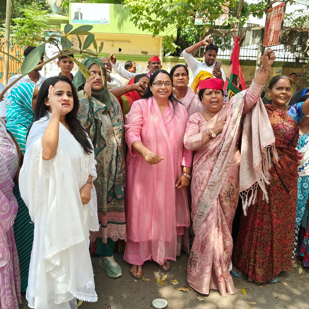 लखनऊ में सपा ने झंडा जलाने का विरोध किया:महिला आरक्षण बिल पास न होने पर जताई खुशी , जूही सिंह-बोली झंडा जलाना बेहद निंदनीय
