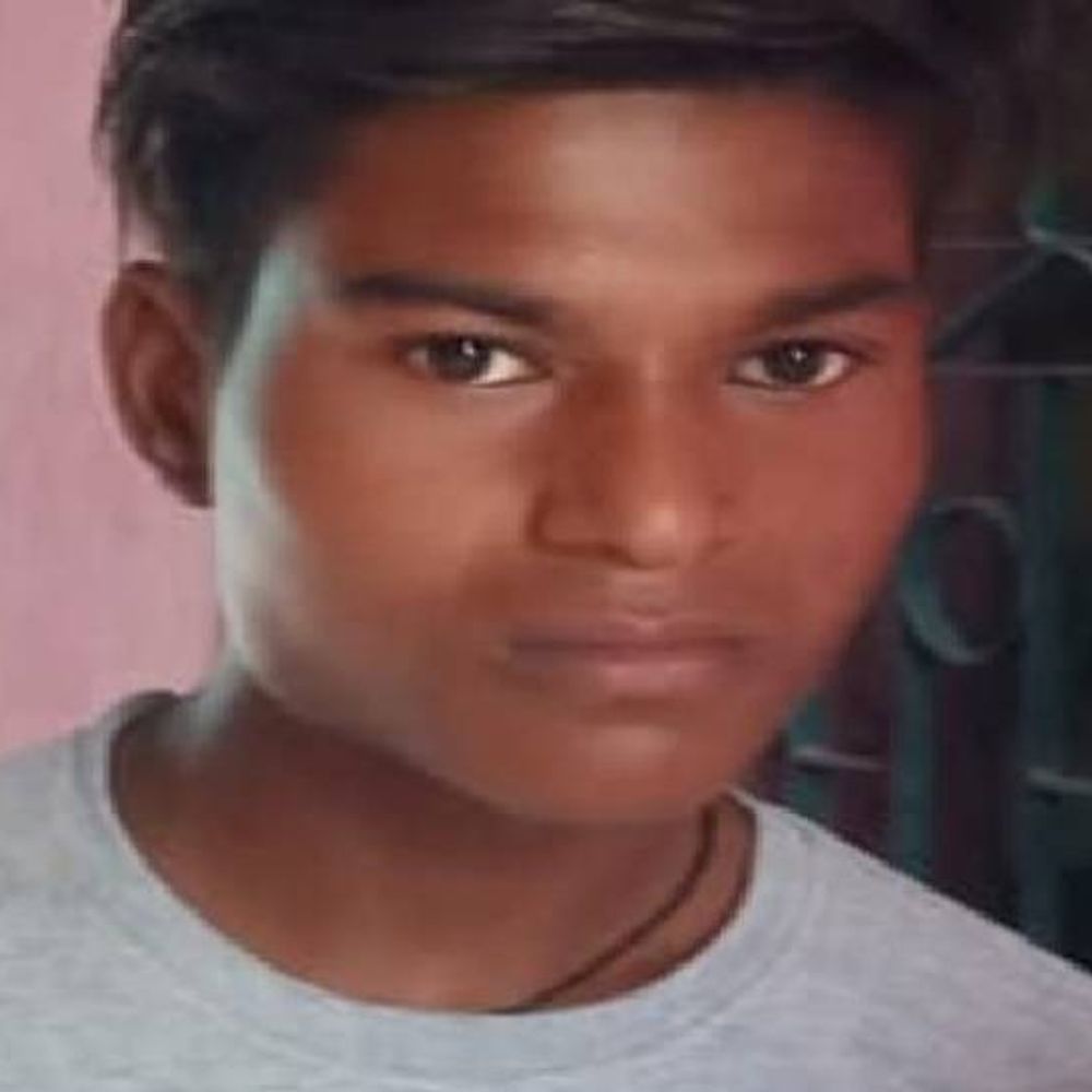 झांसी में ट्रेन से गिरकर युवक की मौत:कमाने के लिए नागपुर जा रहा था, आधार कार्ड के जरिए शव की पहचान हुई