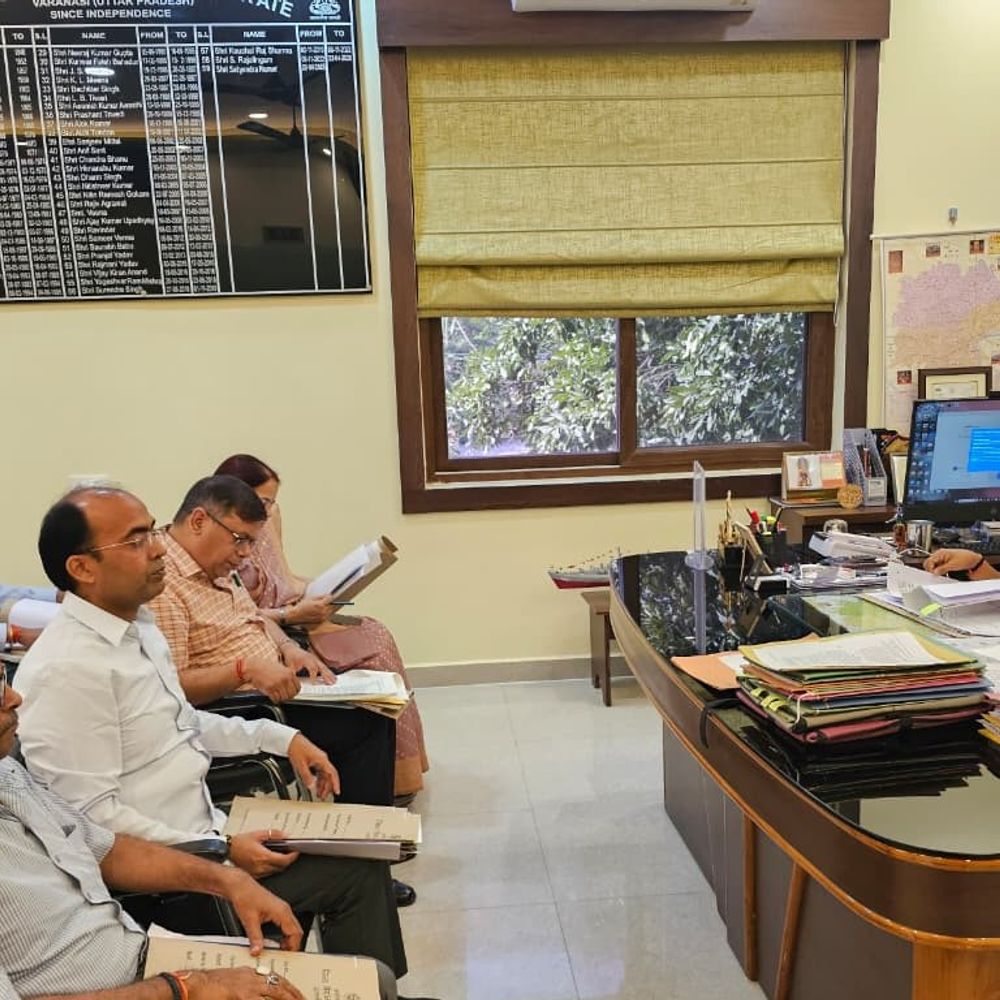 स्कूलों की मनमानी की शिकायत के लिए बना कंट्रोल रूम:वाराणसी के DM ने सभी स्कूलों से मांगी तीन वर्षों की फीस की सूची, मनमानी फीस पर तत्काल हो कार्रवाई