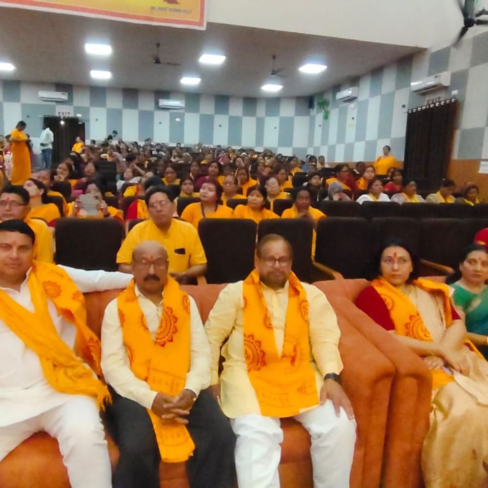 गायत्री परिवार ने सुल्तानपुर में 'गर्भोत्सव' कार्यक्रम आयोजित किया:गर्भस्थ शिशु के संस्कार और विकास को लेकर जागरुक किया