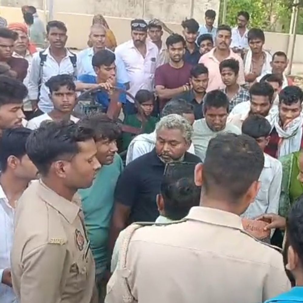 बस्ती में दरोगा पर किशोर को पीटने का आरोप:पिता बोला- बेटे से बाइक भी साफ कराई, थाने में दी तहरीर