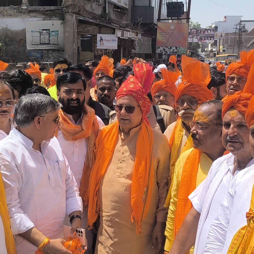 मैनपुरी में भगवान परशुराम जयंती पर भव्य शोभायात्रा आयोजित:करहल के जैन मंदिर से शुरू, पूर्व मंत्री ने आरती उतारकर हरी झंडी दिखाई