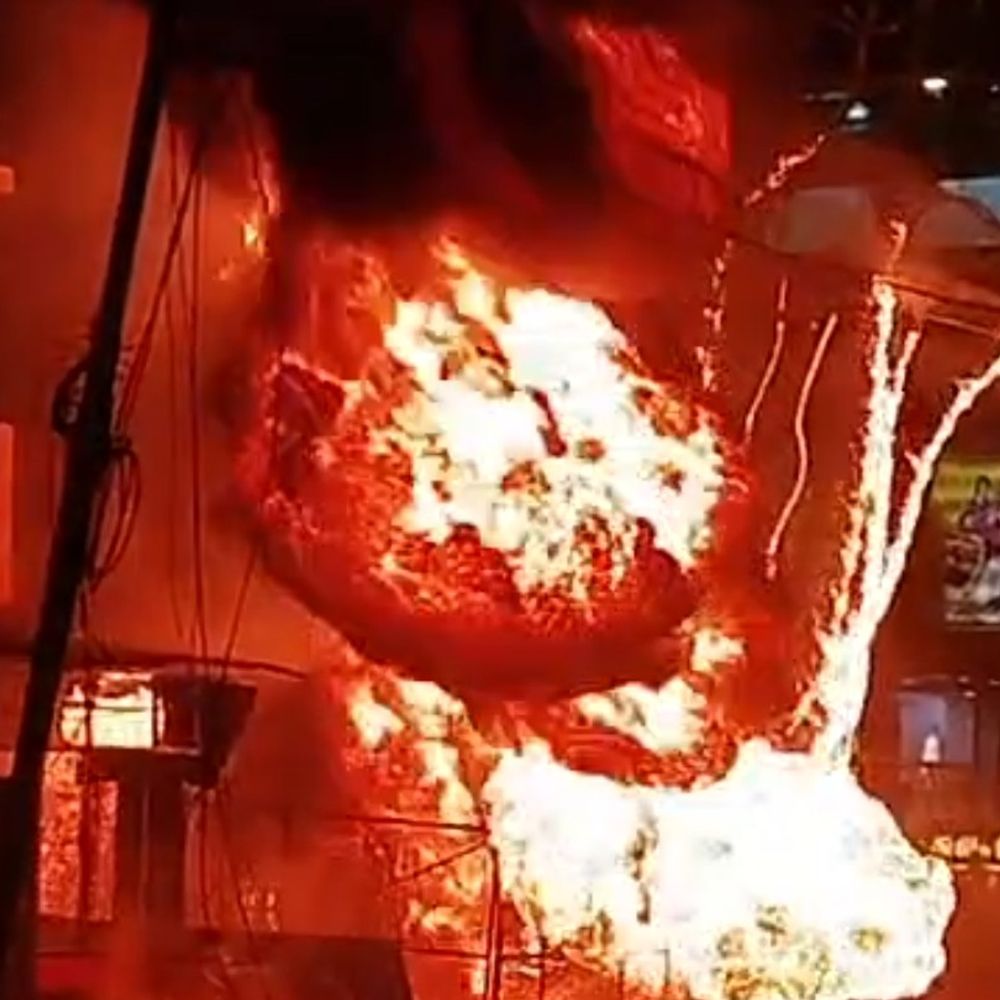 लखनऊ के बंगला बाजार में जला ट्रांसफार्मर:जानकीपुरम में बिजली के तार में देर रात लगी आग, कई इलाकों में गुल रही बिजली