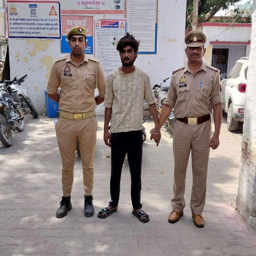 अश्लील हरकत करने वाला युवक गिरफ्तार:छात्रा को तेजाब डालकर चेहरा बिगाड़ने की देता था धमकी