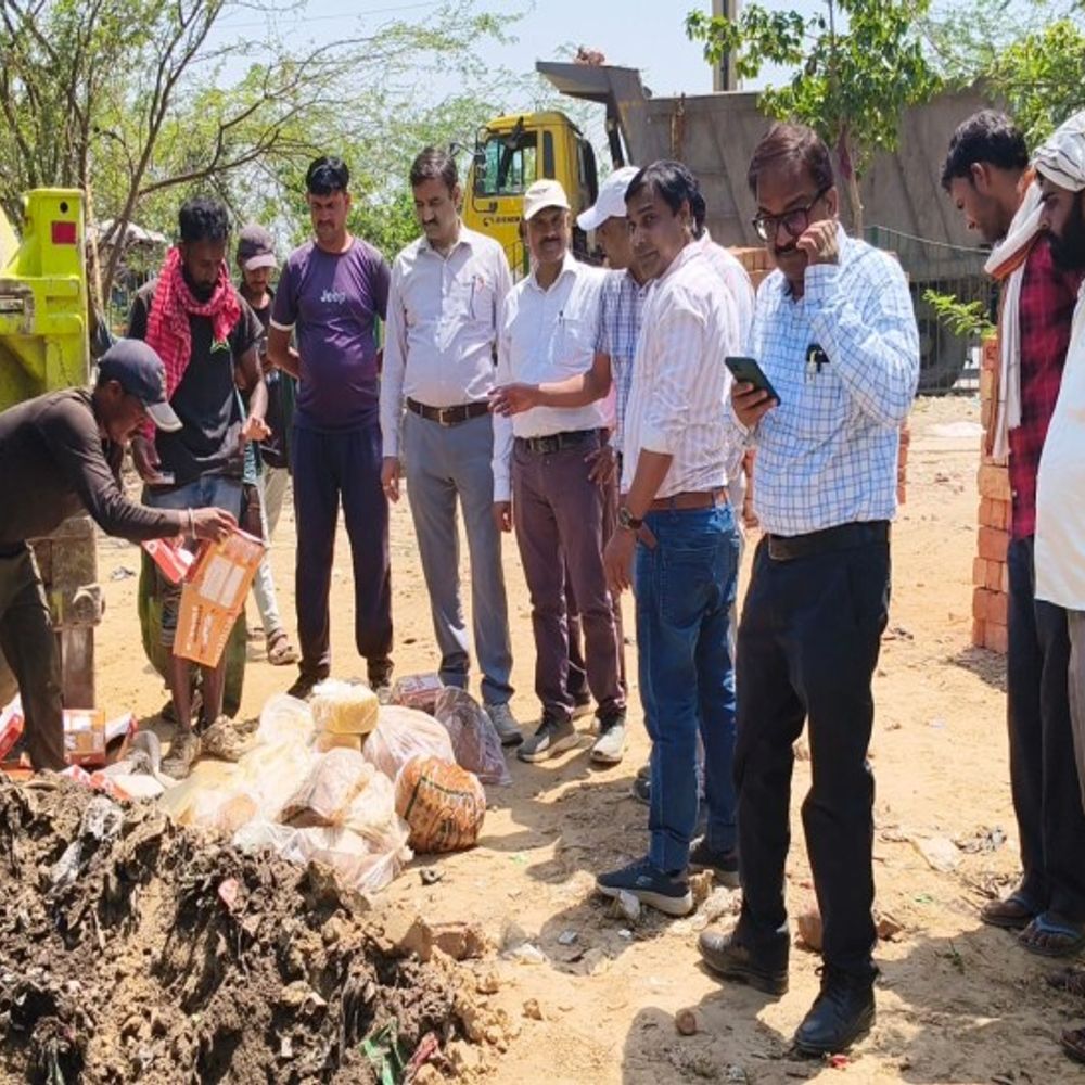 अक्षय तृतीया से पहले खाद्य विभाग की कार्यवाही:350 किलो मिठाई कराई नष्ट,पेड़ा - बर्फी के लिए सैंपल