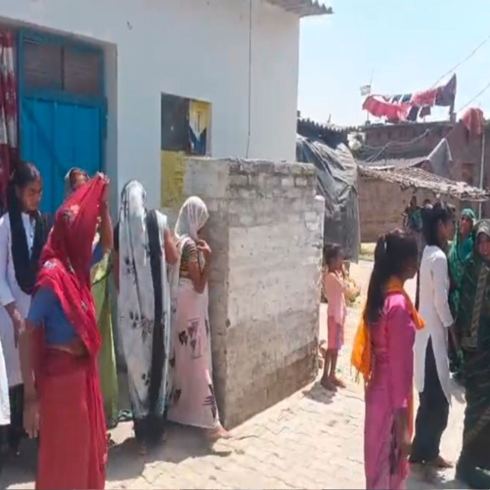 शाहजहांपुर में चंगाई सभा पर पुलिस का छापा:दो लोग हिरासत में, महिला का दावा- बचपन से नशे की आदत यहां आकर छूट गई