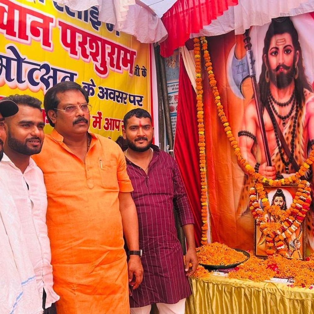 गोंडा में धूमधाम से मनाई जा रही भगवान परशुराम जयंती:भव्य भंडारे का आयोजन, शहर में जगह-जगह निकाली गई शोभायात्रा