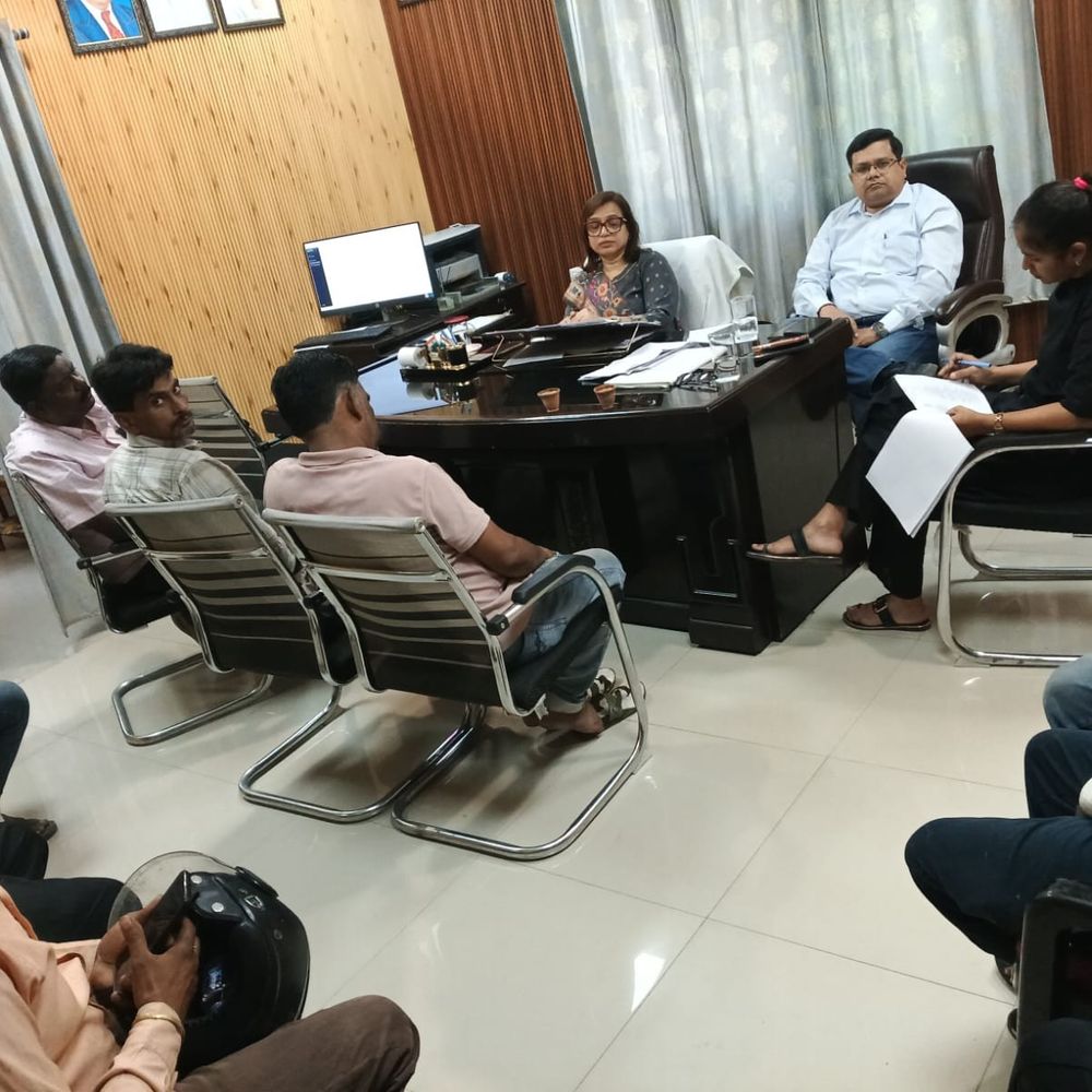 उन्नाव में मॉडिफाइड साइलेंसर, प्रेशर हॉर्न के खिलाफ अभियान:दो वाहनों का चालान, गैराज मालिकों को चेतावनी