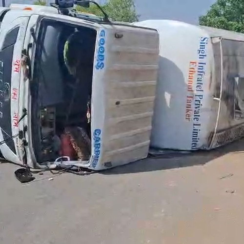 गिरिडीह में दो सड़क हादसे; बड़ा नुकसान टला:  देवरी में इथेनॉल टैंकर पलटा, होरोडीह में बैटरी पिकअप खेत में गिरा – Giridih News