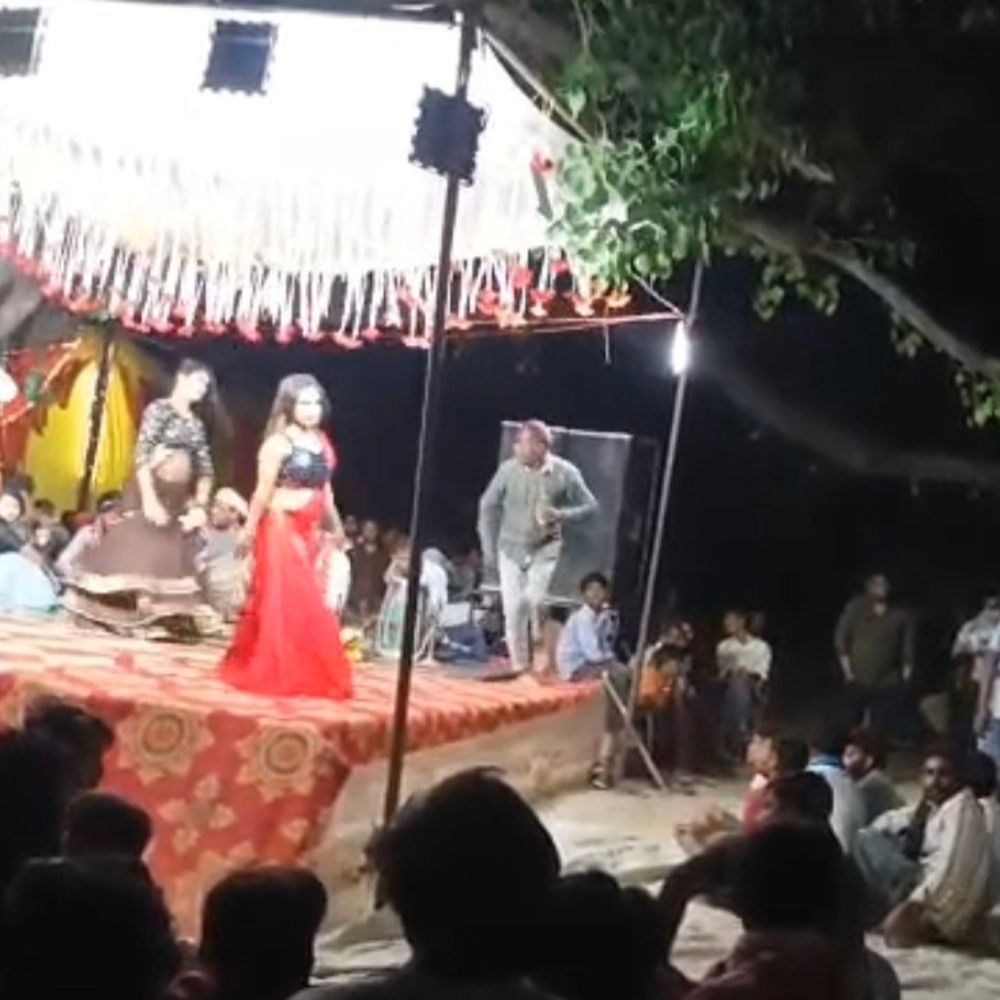 बदायूं में धार्मिक कार्यक्रम में अश्लील डांस का मामला:बिनावर पुलिस ने FIR की जगह शांतिभंग में की कार्रवाई