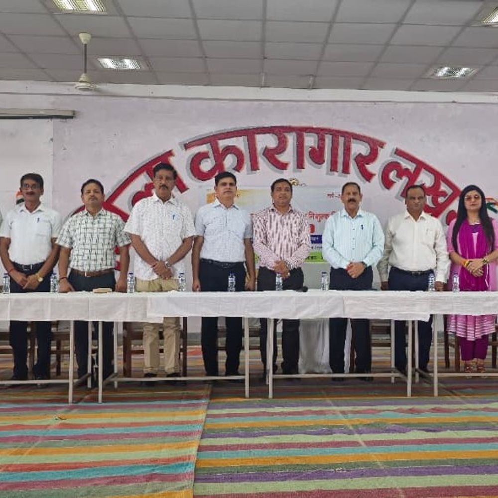 लखनऊ कारागार में 400 से अधिक बंदियों को सामग्री दी:जिगीषा सोसाइटी ने बांटीं दैनिक उपयोग की आवश्यक वस्तुएं