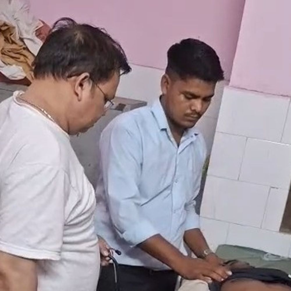 अज्ञात वाहन की टक्कर से भट्टा मजदूर की मौत:शाहजहांपुर निवासी युवक कायमगंज में काम कर रहा था