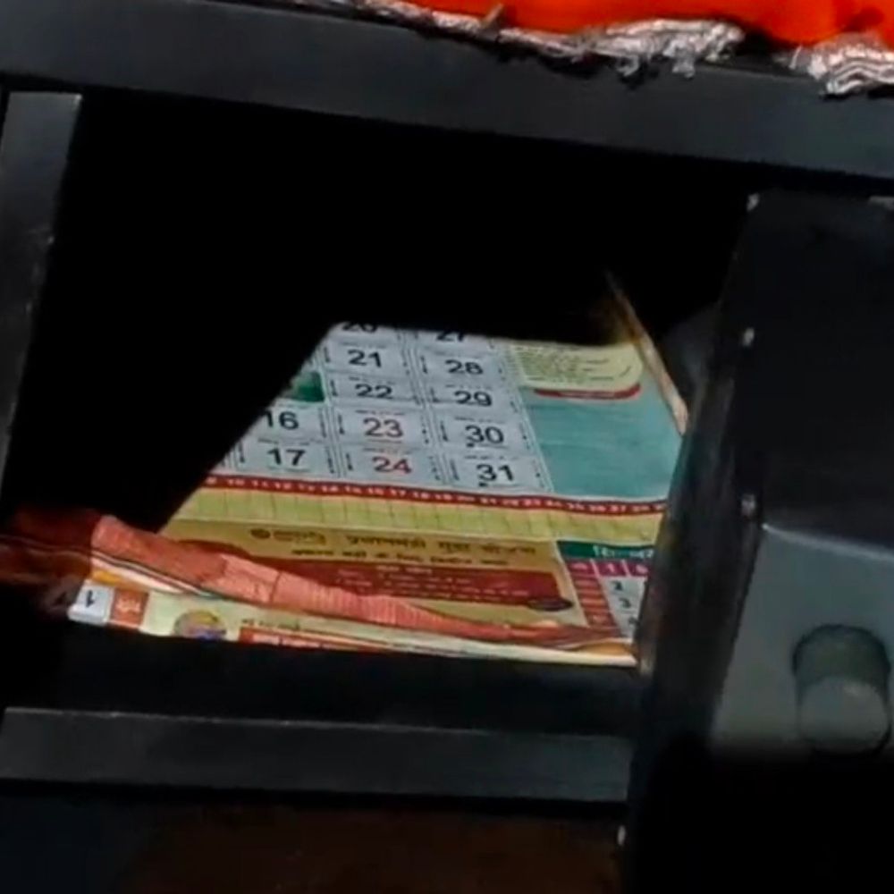 रायबरेली में घर से लाखों के जेवर-नकदी चोरी:सेंध लगाकर घुसे चोर, पुलिस ने मामला दर्ज कर जांच शुरू की