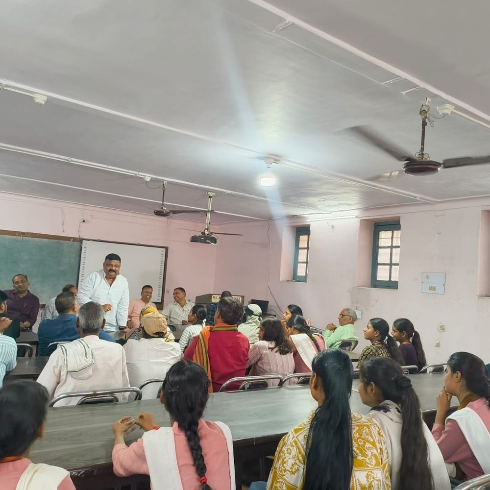 अभिभावक-शिक्षक संवाद से सशक्त होगा विद्यार्थियों का भविष्य:एमएलके पीजी कॉलेज में समग्र विकास पर मंथन