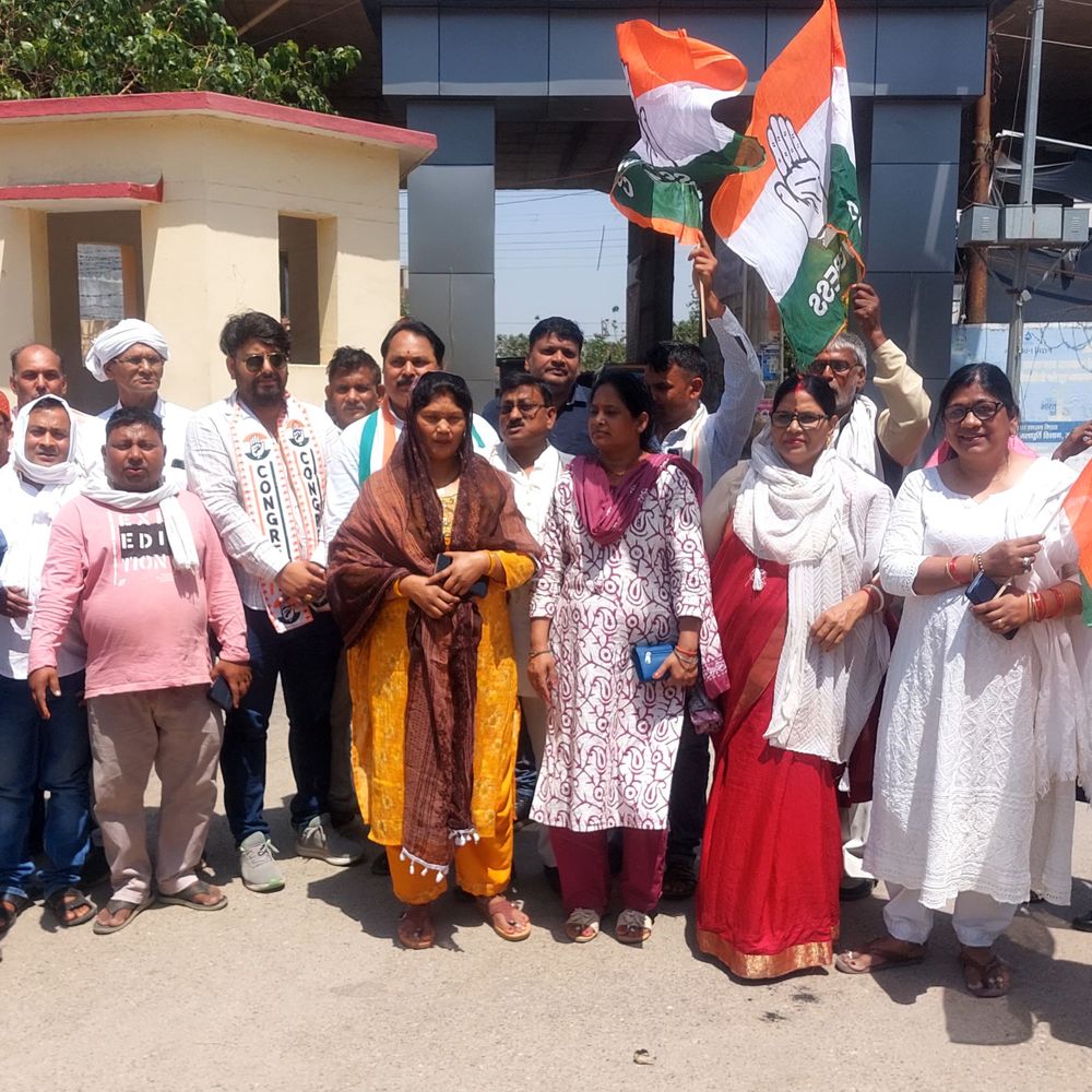 राहुल गांधी की तस्वीर से अभद्रता के खिलाफ प्रदर्शन:कांग्रेसियों ने भाजपा महिला मोर्चा जिलाध्यक्ष के खिलाफ दी तहरीर, कार्रवाई की मांग