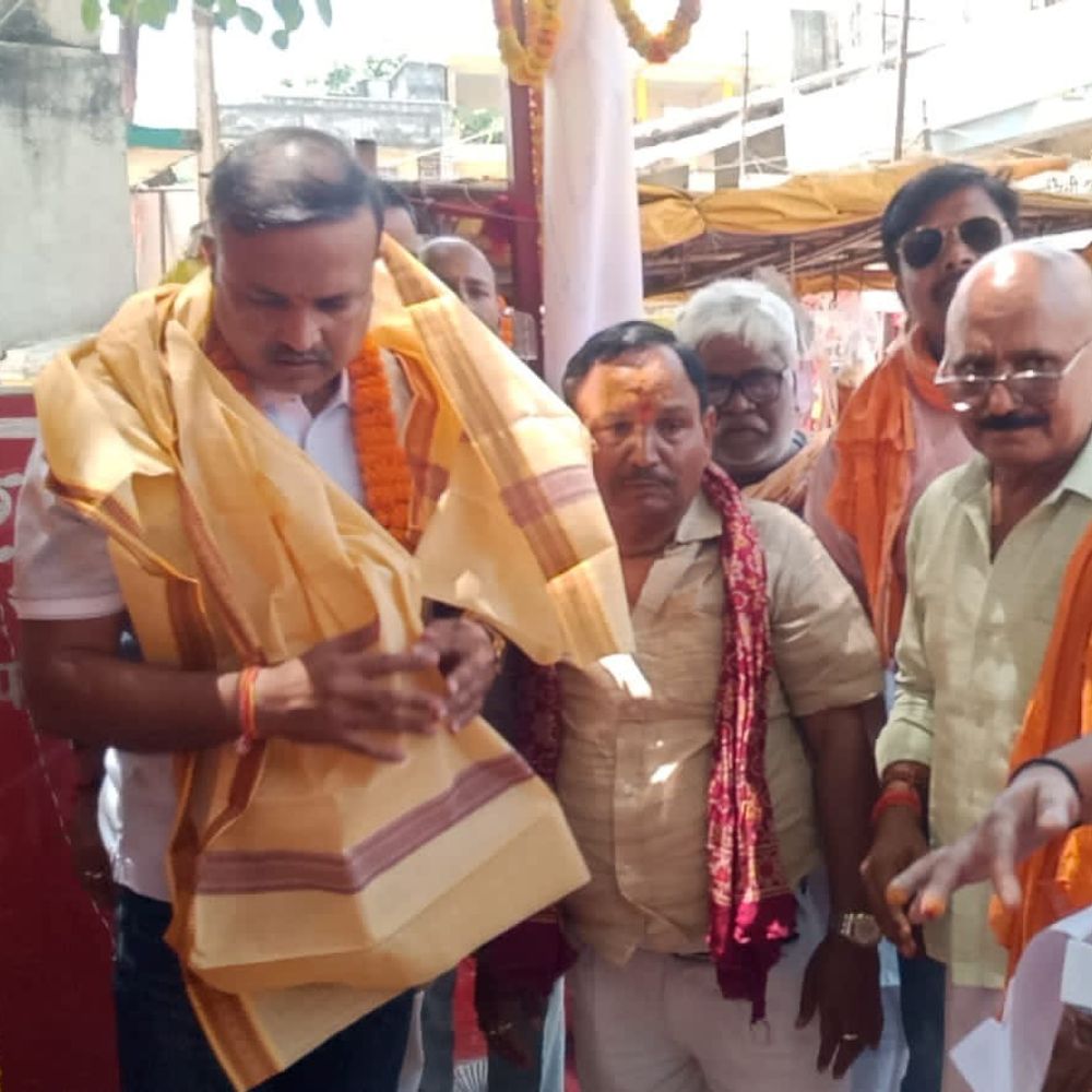 भदोही में भगवान परशुराम जयंती मनाई गई:विधायक विपुल दुबे ने प्रतिमा पर माल्यार्पण कर पूजन किया