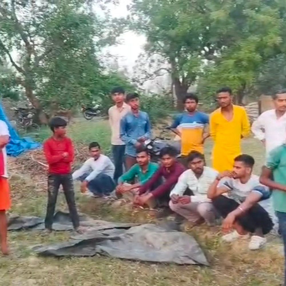 गेहूं चोरी करने गए युवकों को ग्रामीणों ने पीटा:रायबरेली में एक घायल, पुलिस ने 4 को पकड़ा; जबरन कार्रवाई का आरोप