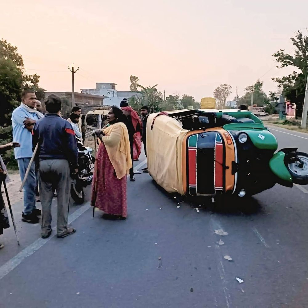 बस्ती में प्रधानाध्यापक की ऑटो टक्कर से मौत:सुबह टहलते समय हुए थे घायल, इलाज के दौरान तोड़ा दम