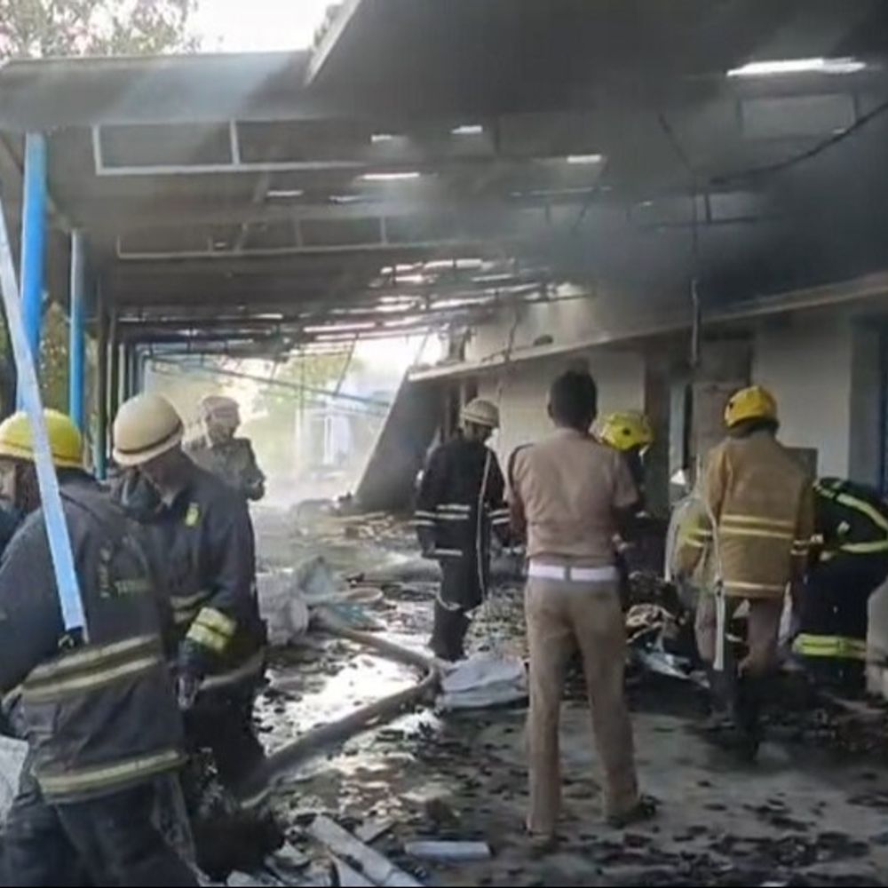 तमिलनाडु में पटाखा फैक्ट्री में धमाका, 10 की मौत:विरुधुनगर में हादसा, 6 घायल, कई मलबे में दबे; आसपास की बिल्डिंग्स में भी दरारें आईं