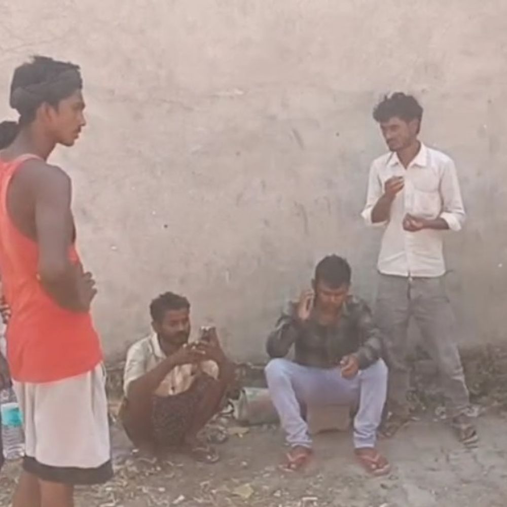 बहराइच में पानी भरे गड्ढे में डूबकर बच्ची की मौत:ईंट भट्टे पर नल से पानी पीने गई थी 5 साल की मासूम, पैर फिसलने से हुआ हादसा