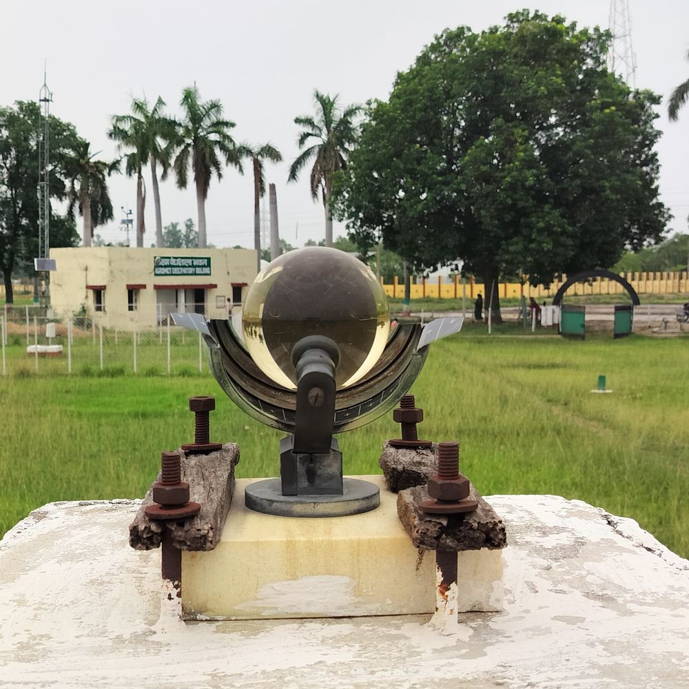 अयोध्या में पारा 42°C पहुंचा, लू जैसे हालात:किसान शाम-रात में कर रहे गेहूं की मड़ाई, जानिए आज कैसा रहेगा मौसम?