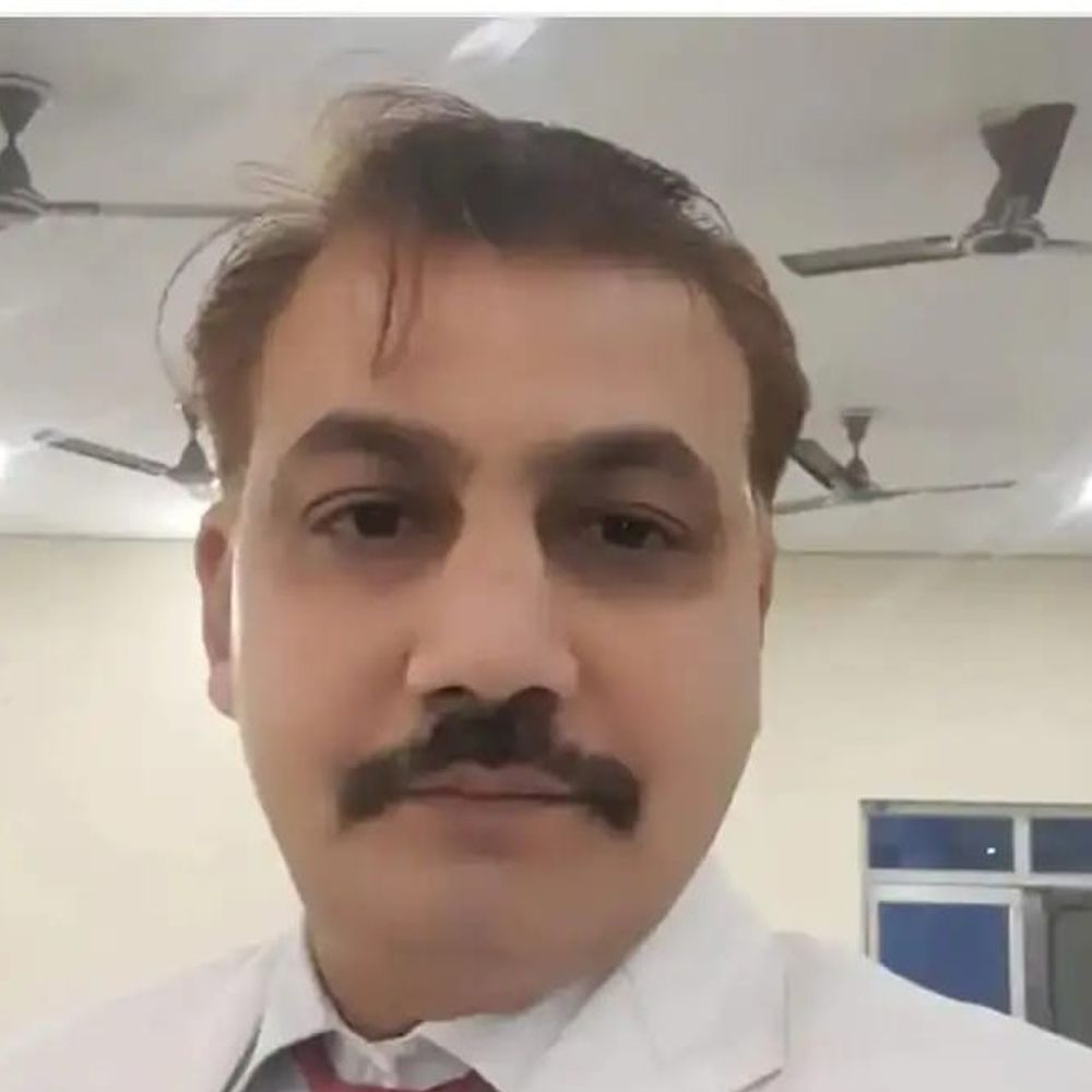 हाथरस प्रॉपर्टी डीलर हत्याकांड के आरोपी दिल्ली से गिरफ्तार:अवैध हथियारों के साथ पकड़ा, 25-25 हजार रुपए का इनाम था घोषित