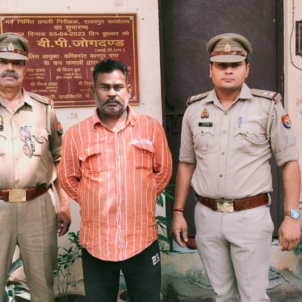 रावतपुर पुलिस ने इनामी आरोपी को किया गिरफ्तार:जमीन कब्जा और फर्जी एग्रीमेंट मामले में 2024 से फरार था