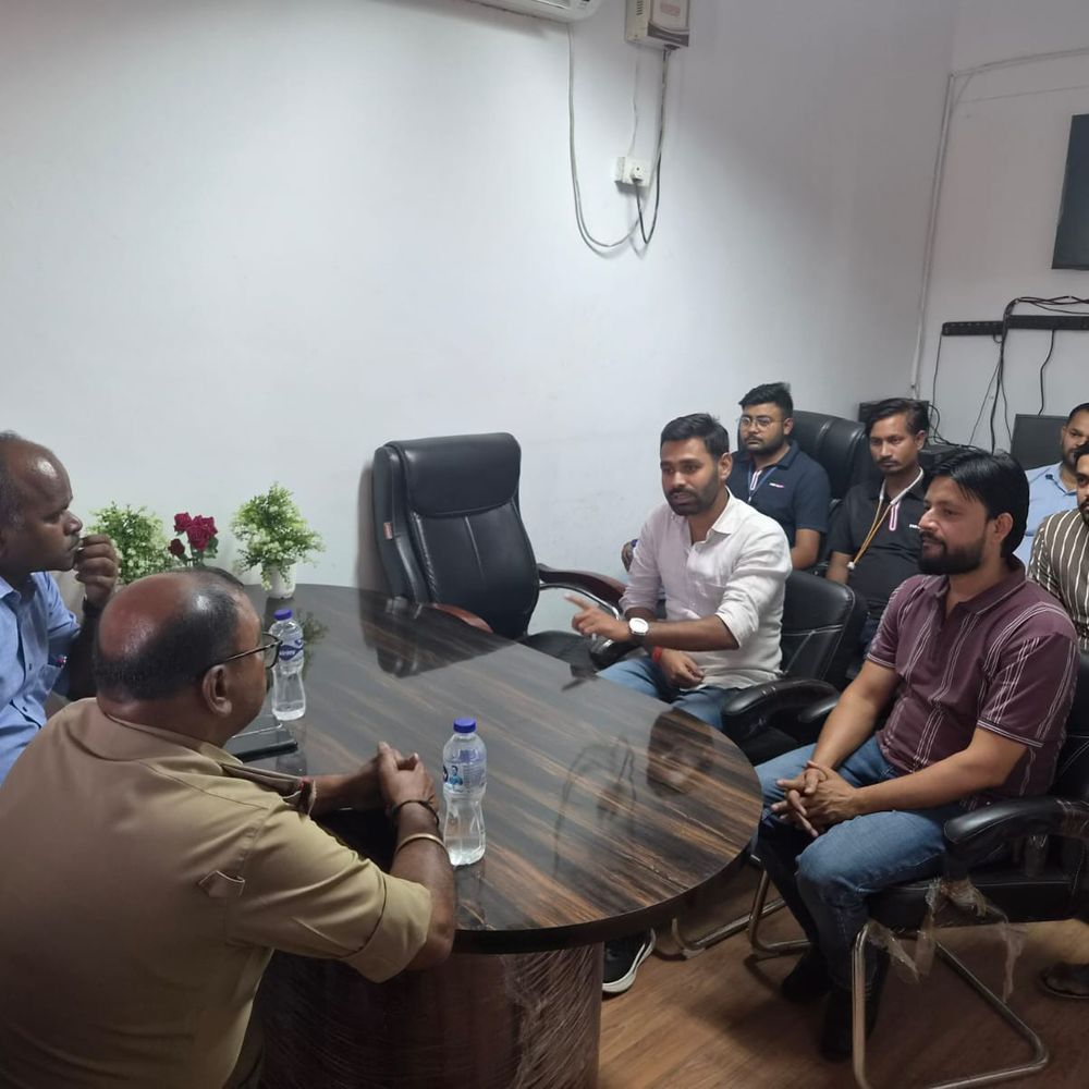 प्रेशर हार्न, मॉडिफाइड साइलेंसर पर सख्त कार्रवाई:फतेहपुर में वर्कशॉप पर 1 लाख जुर्माना, वाहन मालिक का लाइसेंस 3 माह रद्द