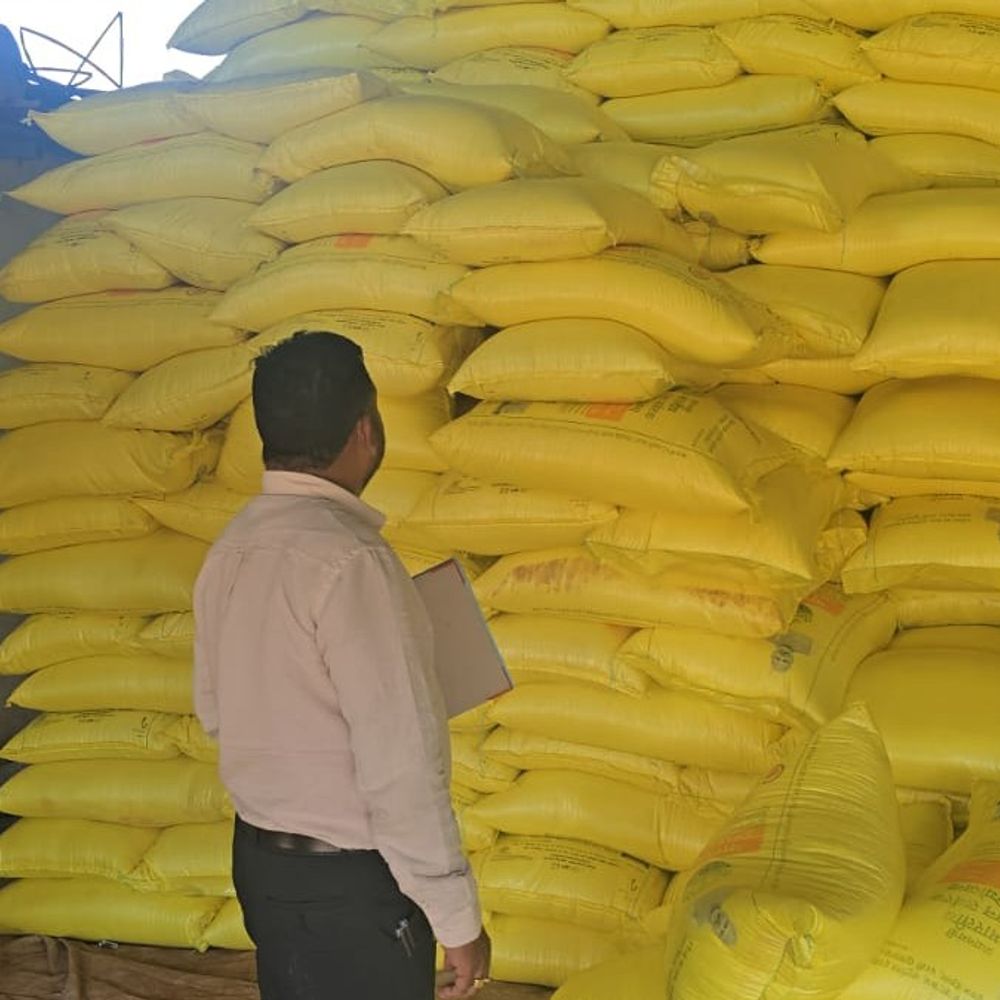 कोंडागांव में कृषि सामग्री की कालाबाजारी पर प्रशासन सख्त:  छापेमारी में 1060 बोरी यूरिया जब्त, जांच में मिली गड़बड़ियां – Kondagaon News