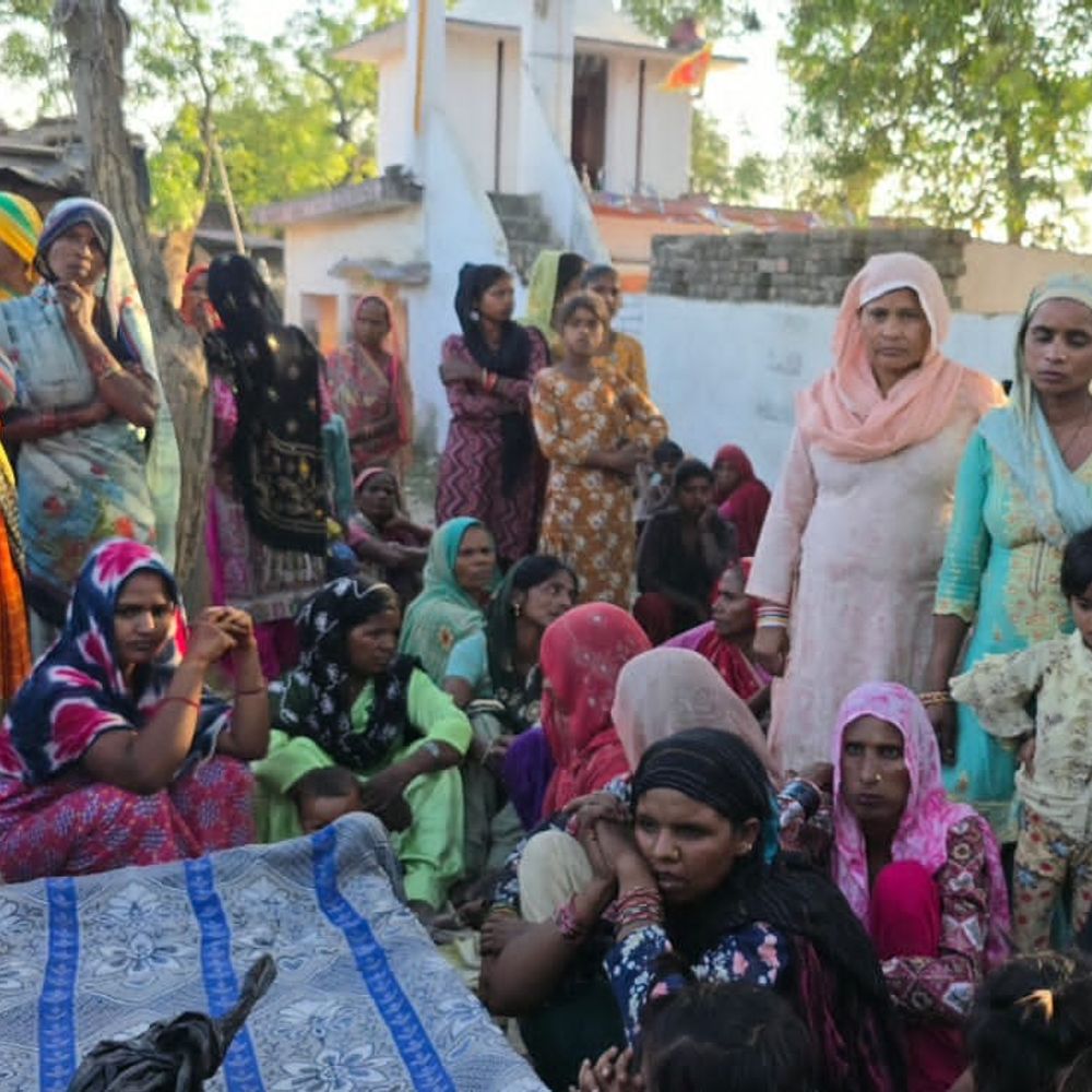 तेदुएं के हमले से मासूम की मौत का मामला:लखीमपुर में शव घर पहुंचा, परिजन शव रखकर किया प्रदर्शन, वन विभाग के आश्वासन पर राजी