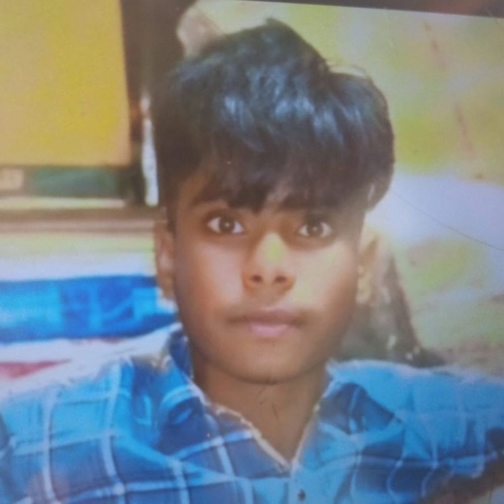 फर्रुखाबाद में डंपर ने पिता-पुत्र को कुचला, बेटे की मौत:पिता गंभीर घायल, गैस एजेंसी से लौटते समय हुआ हादसा