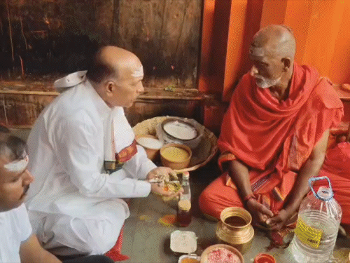 विधानसभा अध्यक्ष रविंद्र नाथ महतो देवघर पहुंचे:  बाबा बैद्यनाथ धाम में रुद्राभिषेक कर देश-राज्य की खुशहाली मांगी – Deoghar News