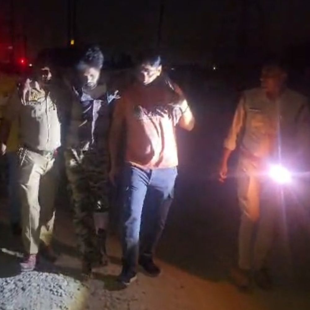 रामपुर ट्रेन लूट का खुलासा, चार बदमाश मुठभेड़ में गिरफ्तार:एक घायल, हथियार और 1.38 लाख रुपए बरामद, पुलिस पूछताछ जारी