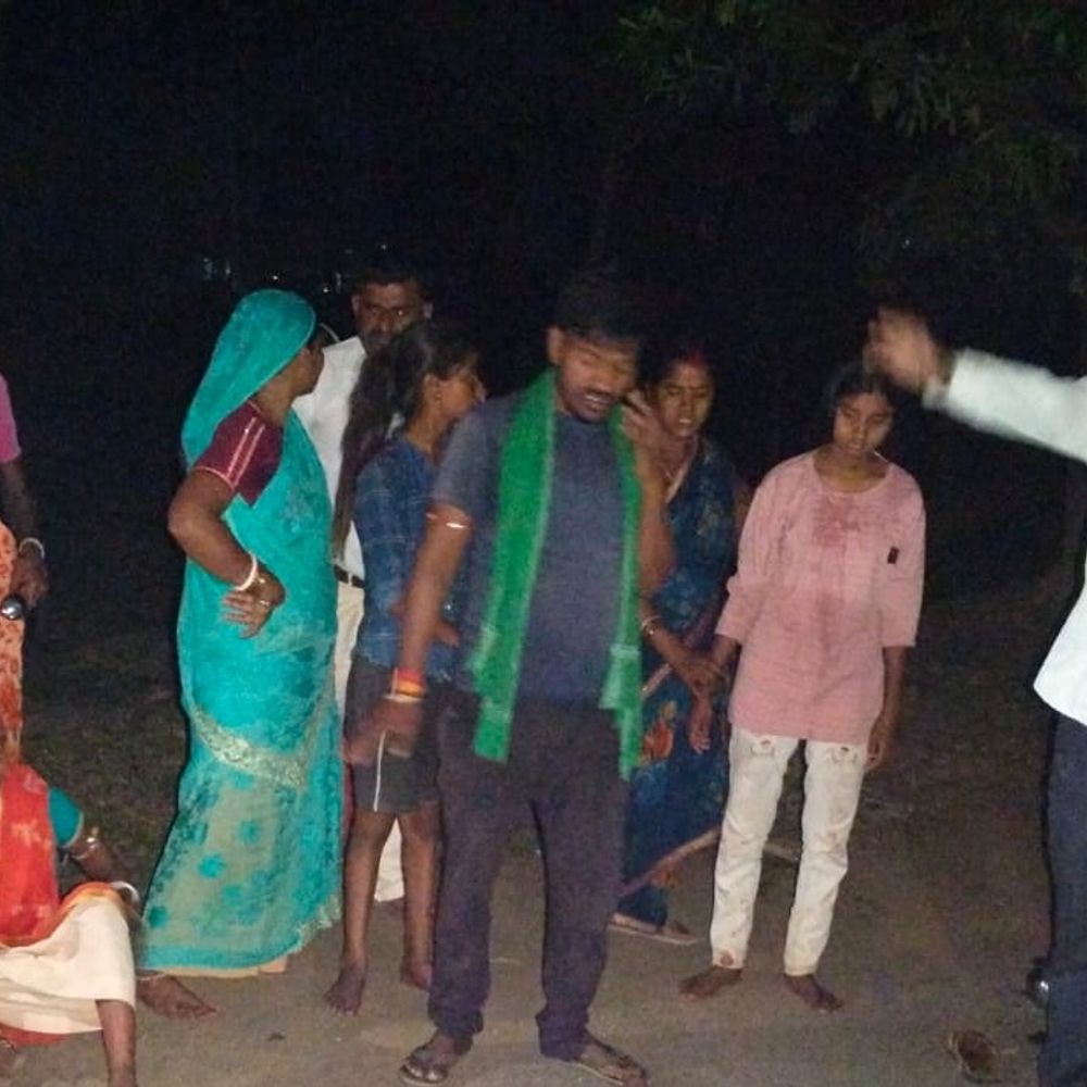 बोलेरो की टक्कर से बाइक सवार बुजुर्ग की मौत:जमुई में लोगों ने 2 घंटे किया सड़क जाम; एक घायल